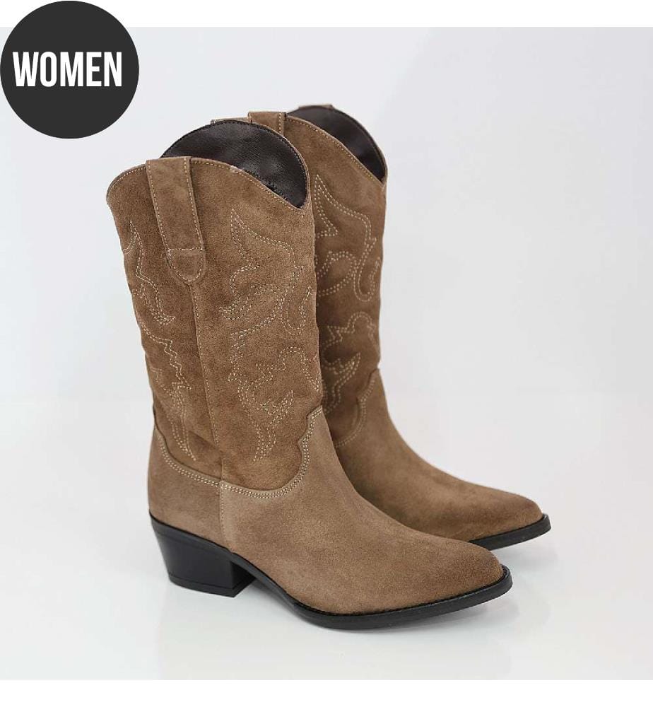 Hohe Stiefel aus hellbraunem Wildleder
