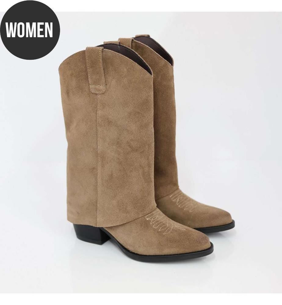 Hohe Stiefel aus hellbraunem Wildleder