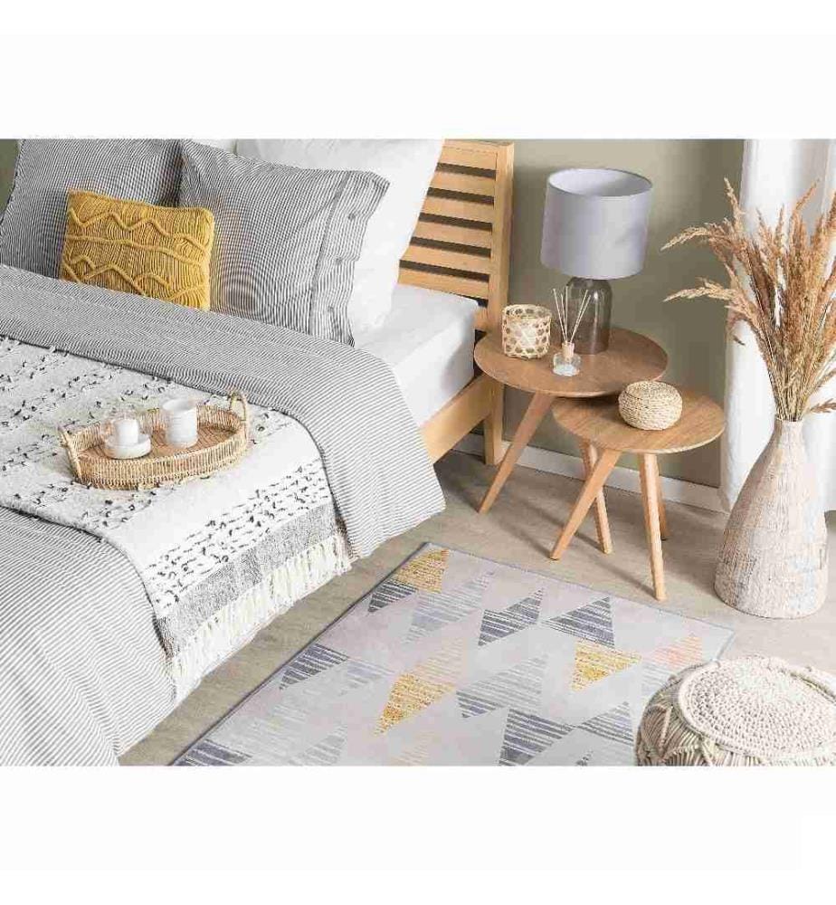 Tapis Rectangulaire Gris et Jaune en Polyester Motif Triangles pour Chambre ou Salon au Style Moderne 80 x 150 cm