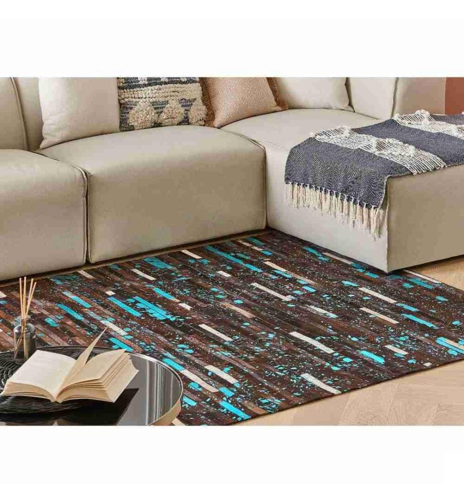 Tapis Rectangulaire en Cuir Peau de Vache Motif Rayures Marron et Bleues 160 x 230 cm Parfait pour Intérieur Moderne Boho et Glamour