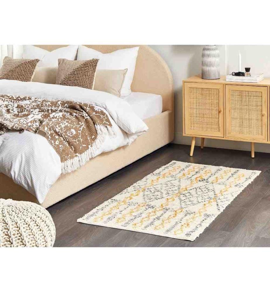 Tapis Beige et Jaune en Coton 80 x 150 cm Motif Géométrique Tufté à la Main Poils Courts Salon Chambre à Coucher
