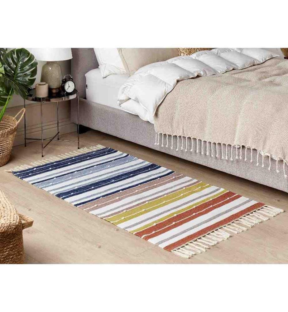 Tapis Multicolore en Matière Synthétique 80 x 150 cm à Rayures Fait Main et Pompons Décoratifs Style Bohème