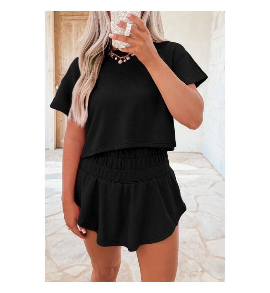 Ensemble 2 pièces noir avec t-shirt court et jupe-short taille haute à volants - Noir
