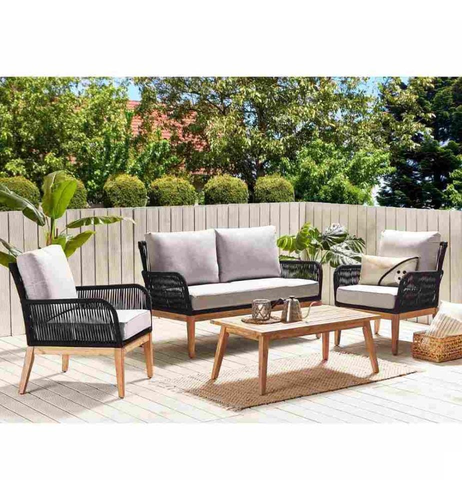 Salon de Jardin ou Terrasse Table Basse Canapé et 2 Fauteuils en Bois d'Acacia Dossiers Noirs et Coussins Gris Style Boho et Rustique
