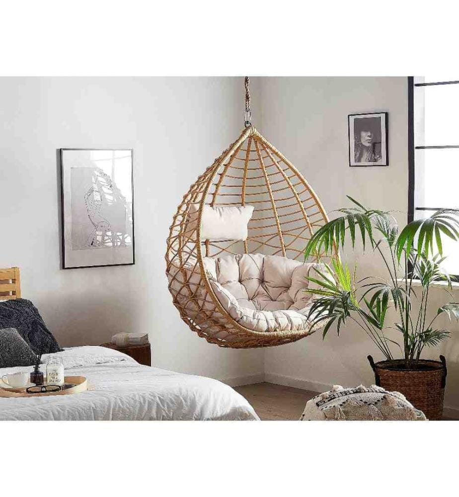 Fauteuil Suspendu en Rotin Beige avec Coussin pour Usage à l'Intérieur et Extérieur au Design Bohème Très Tendance