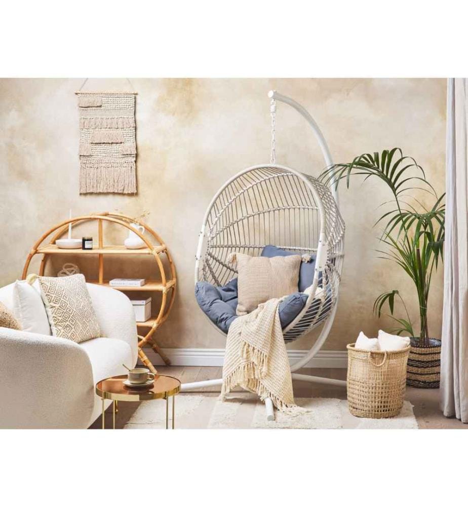 Fauteuil Suspendu Blanc en Polyrotin et Métal Support Debout pour Intérieur et Extérieur Tressé en Forme d'Œuf Style Boho