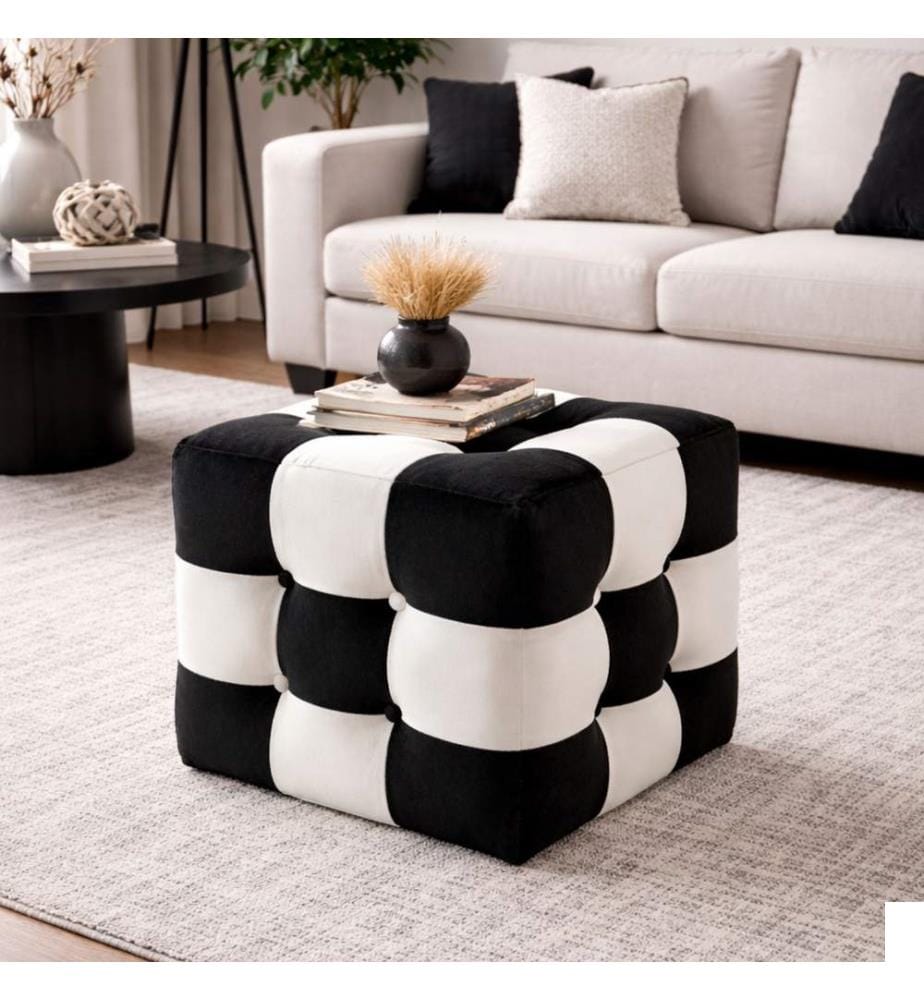 Pouf en bois de ronce et panneaux de particules mélaminés, noir et blanc.