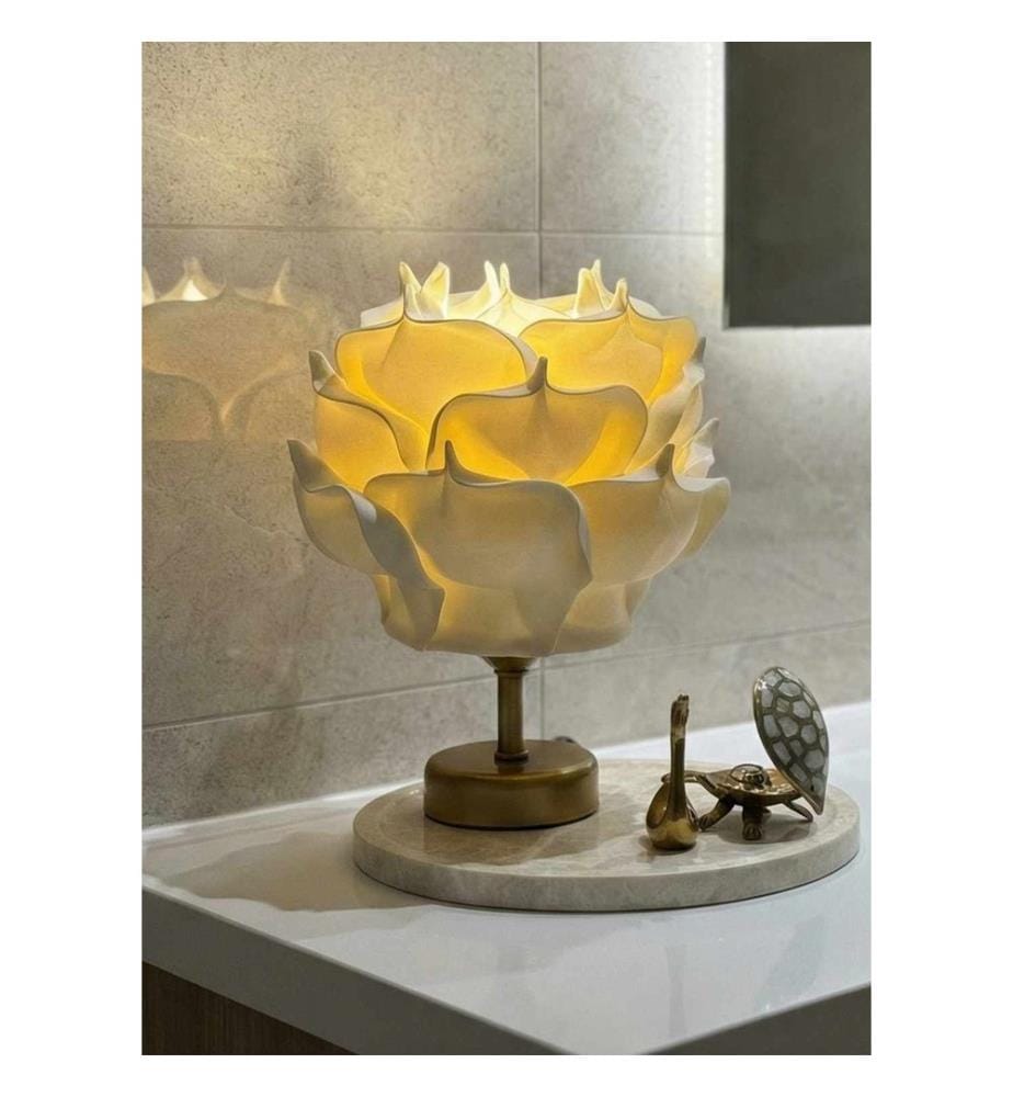 Lampe de table, corps en métal, crème, or antique