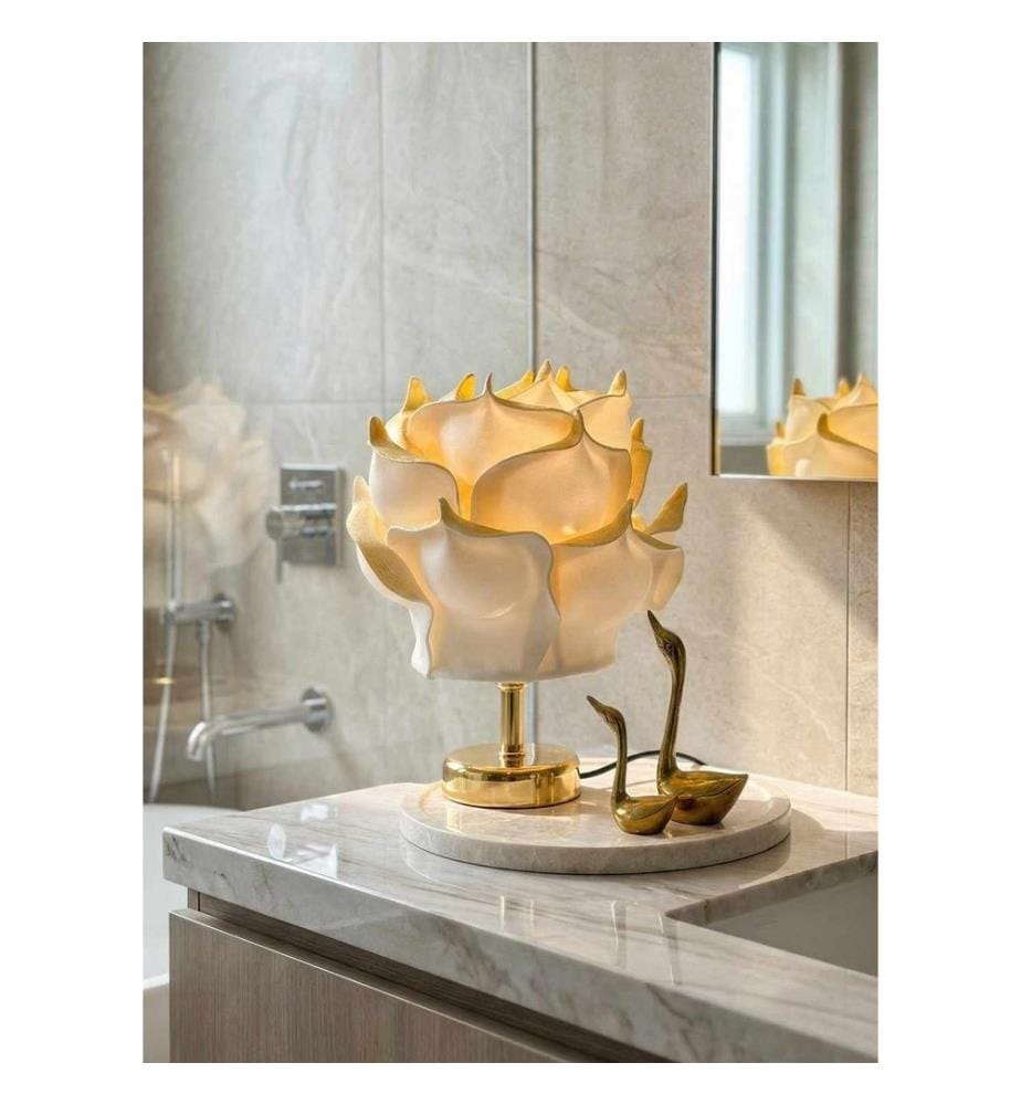Lampe de table, corps en métal, or, or brillant