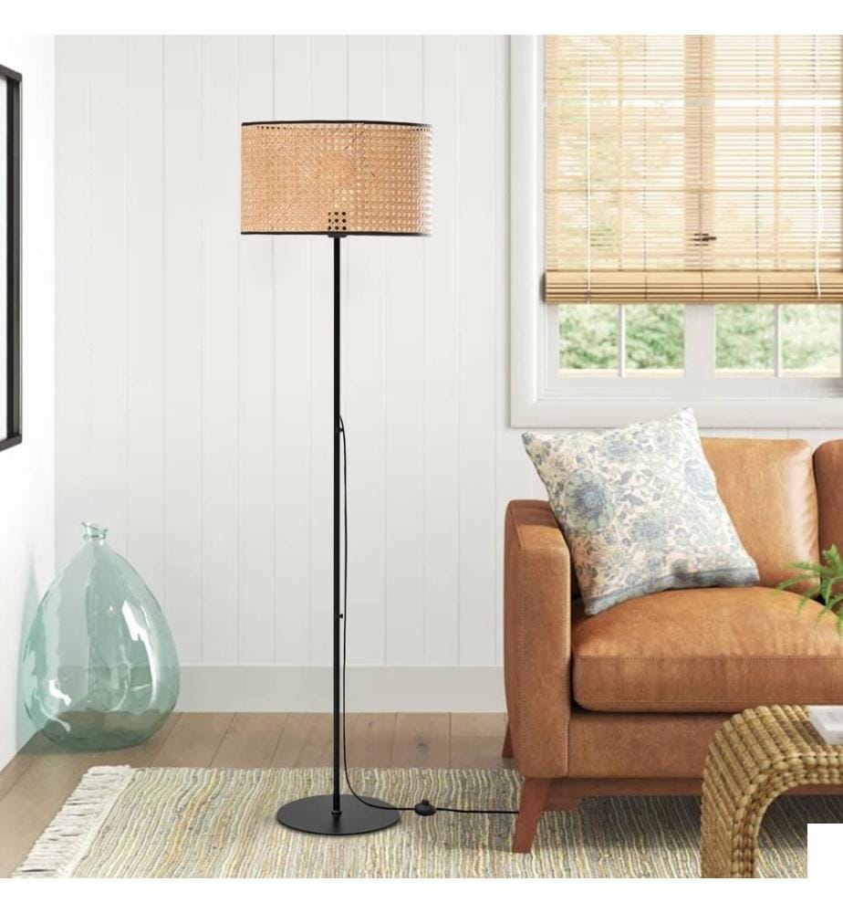 Lampadaire, beige, structure en métal, capuchon en rotin