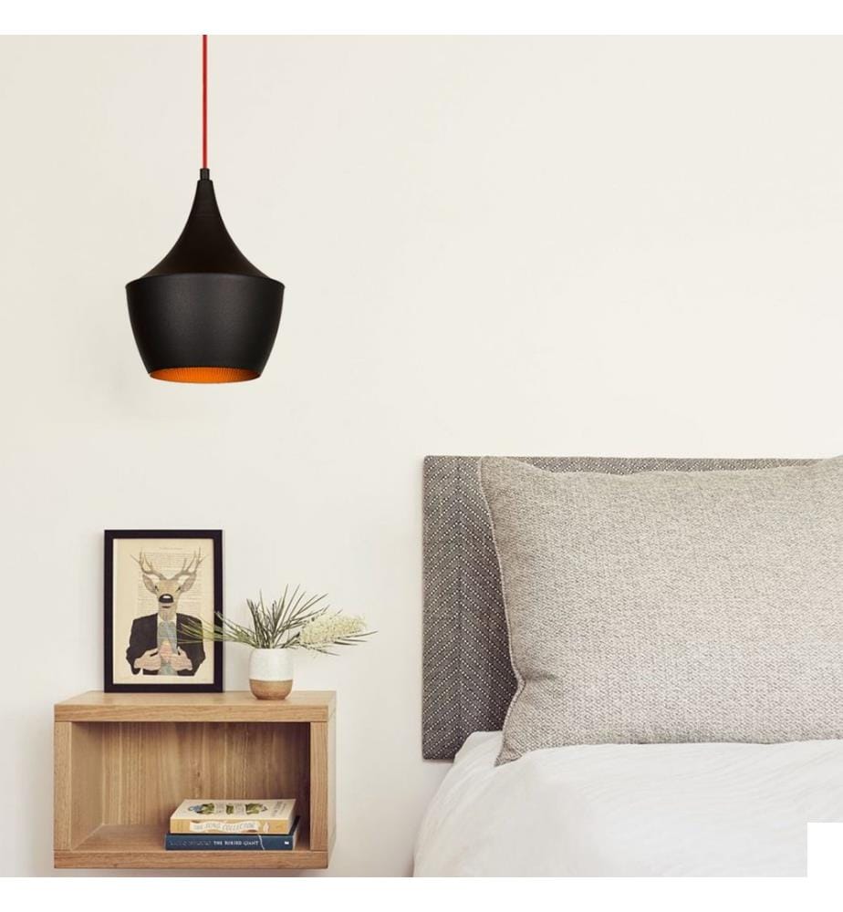 Noir, Rouge, Lustre, Corps Métallique
