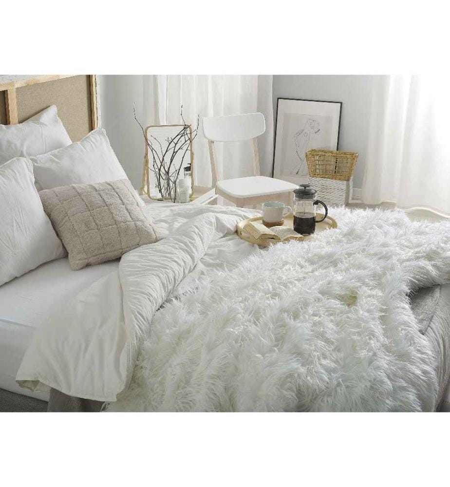 Couvre-lit Plaid en Fausse Fourrure Blanche 200 x 220 cm Ultra Doux au Toucher et Moelleux pour Chambre au Style Glamour et Vintage