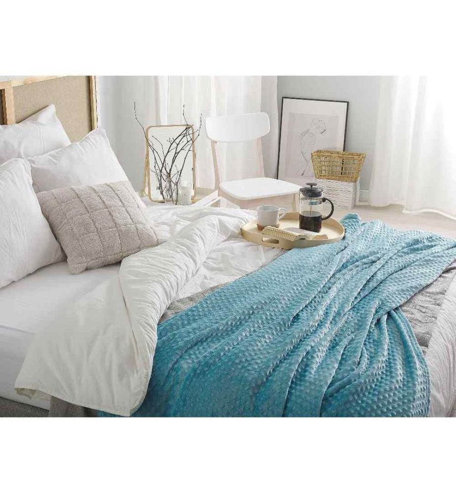 Plaid Couvre Lit Bleu Clair 150 x 200 cm avec Pompons Décoratifs Matière Ultra Douce au Toucher Idéal pour Intérieurs au Style Scandinave
