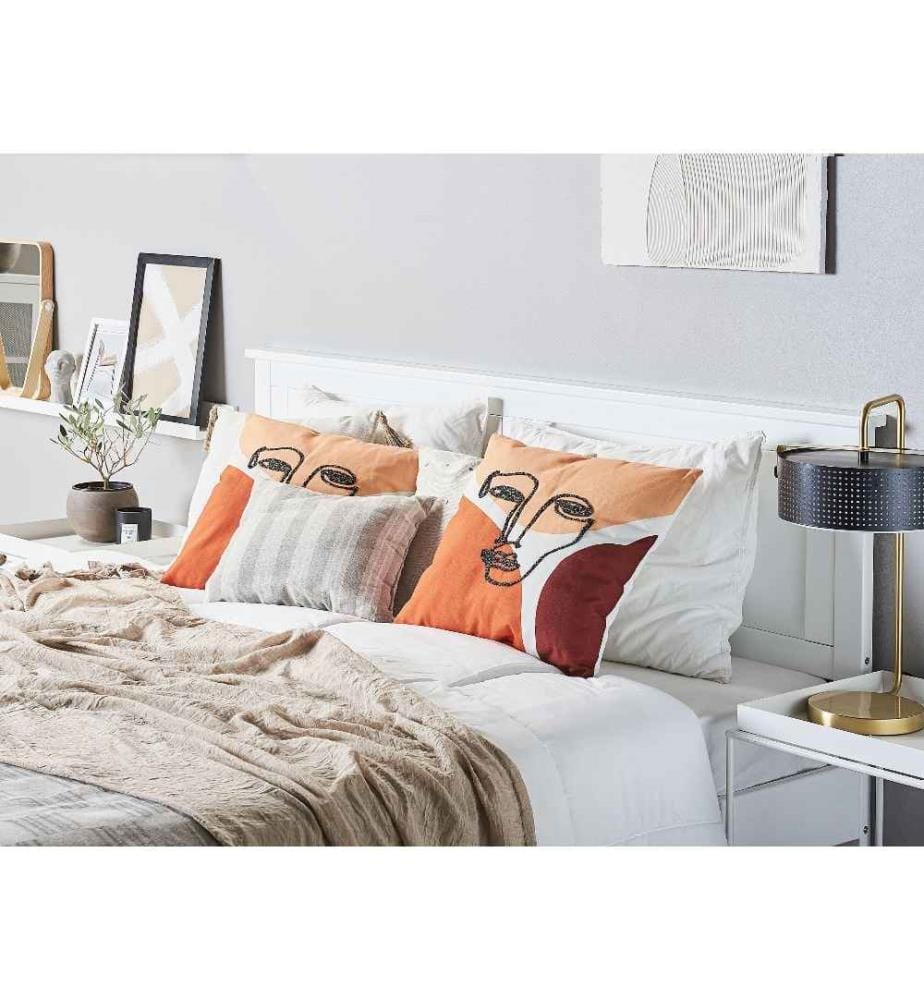 2 Coussins Décoratifs Orange Beige et Rouge avec Dessin Visage Moderne et Design pour Canapé ou lit