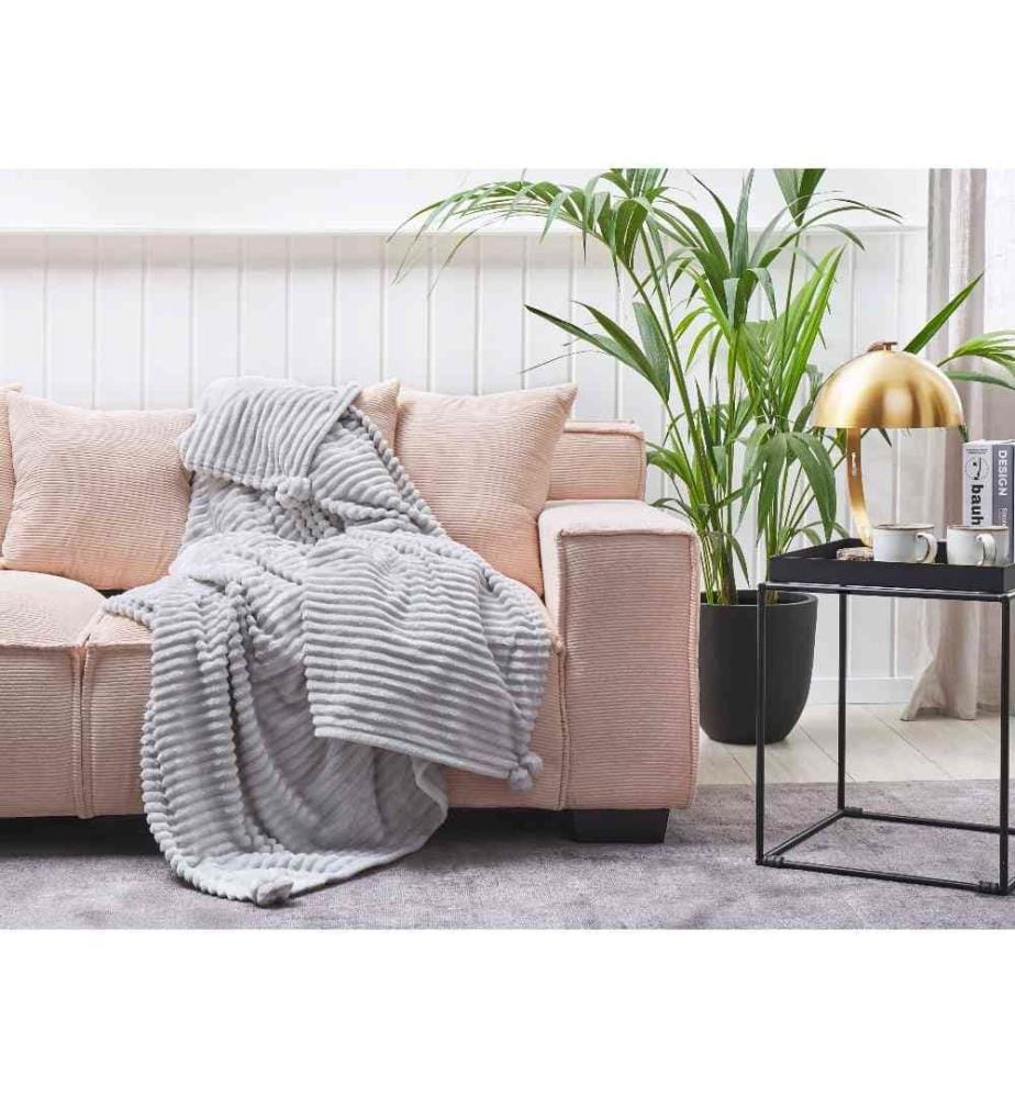 Plaid Douillet Décoratif Couvre Lit Gris Clair 150x200 cm Idéal pour Habiller Fauteuil ou Canapé et pour Tout Intérieur Moderne et Scandinave