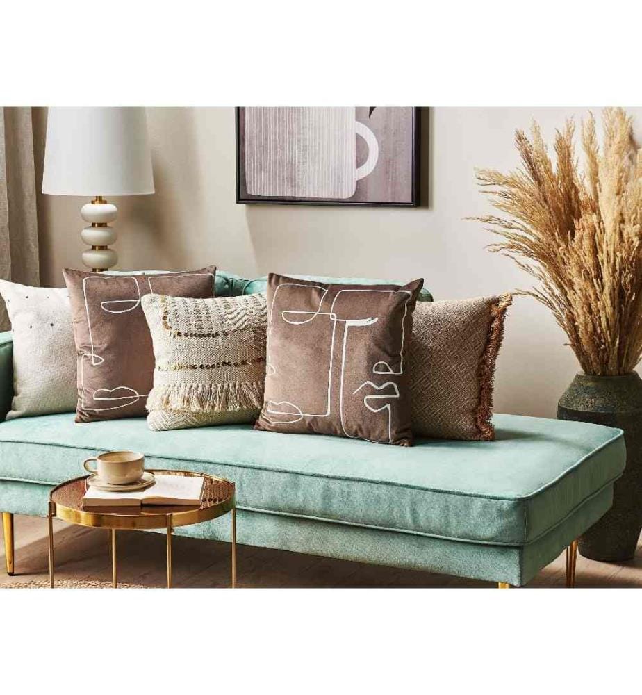 Lot de 2 Coussins Décoratifs en Velours Marrons 45 x 45 cm Motif de Visage Glamour Accessoires de Décoration