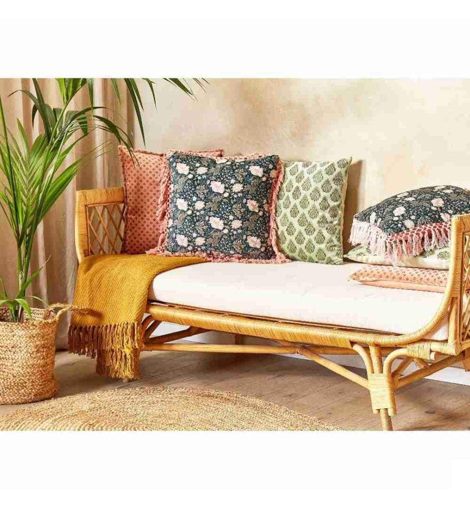 Coussin Décoratif Rose et Vert en Velours 45 x 45 cm à Motif Floral Imprimé à Pompons Déco Moderne et Glamour pour Intérieur