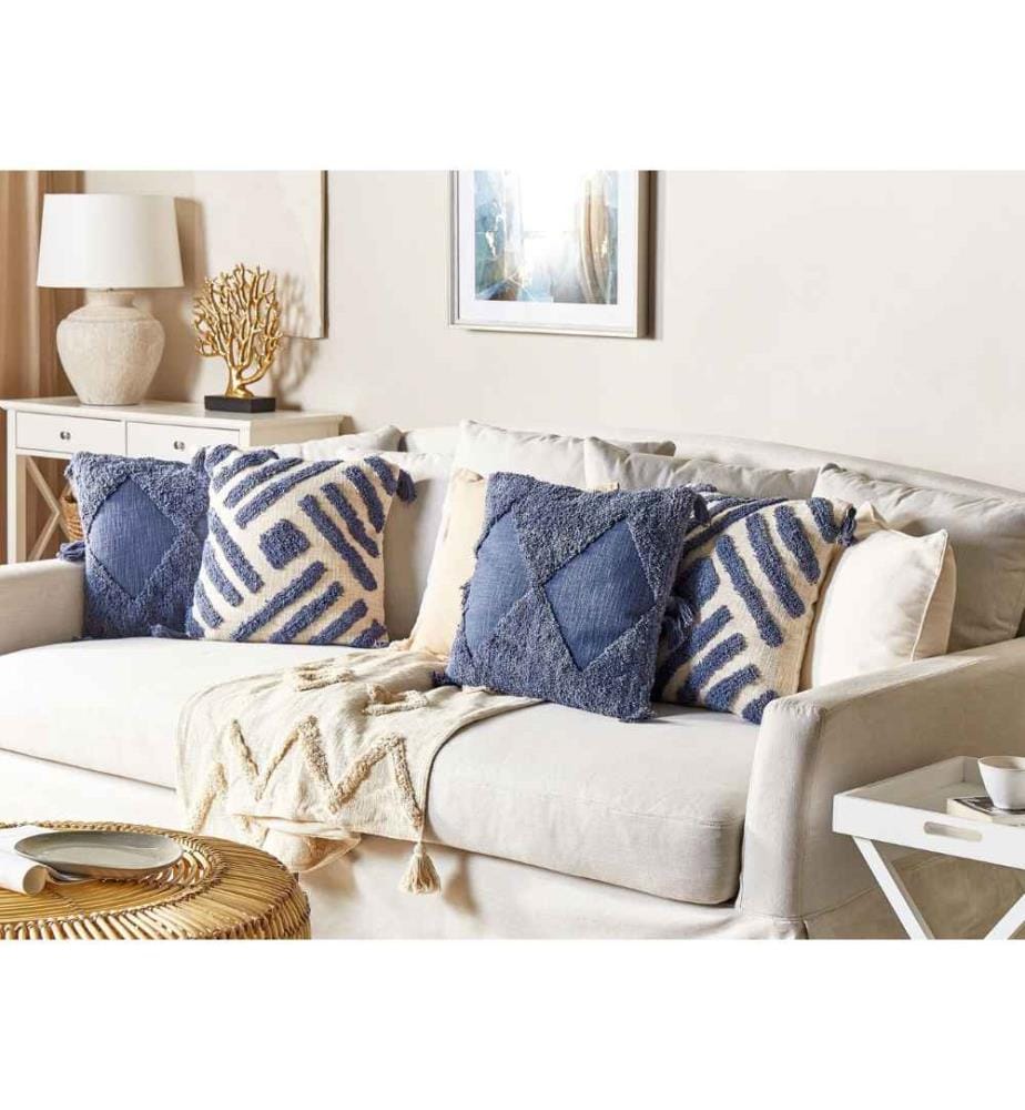 Coussin Décoratif Beige et Bleu en Coton 45 x 45 cm à Pompons et Motif Géométrique Housse Amovible avec Remplissage Style Boho pour Salon