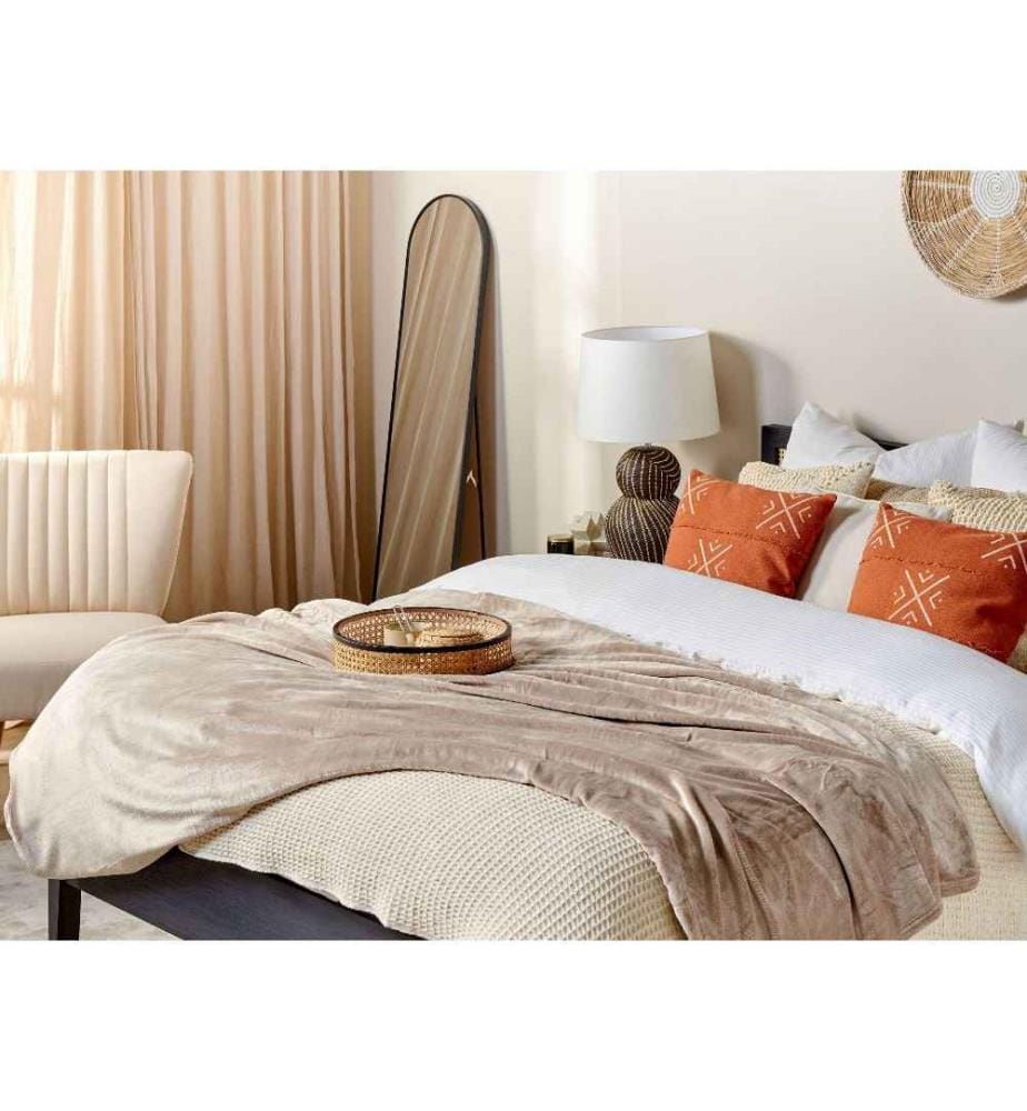 Couvre-Lit Beige en Polyester 200 x 220 cm Incroyablement Doux et Durable Facile à Entretenir Parfait pour le Lit ou Canapé