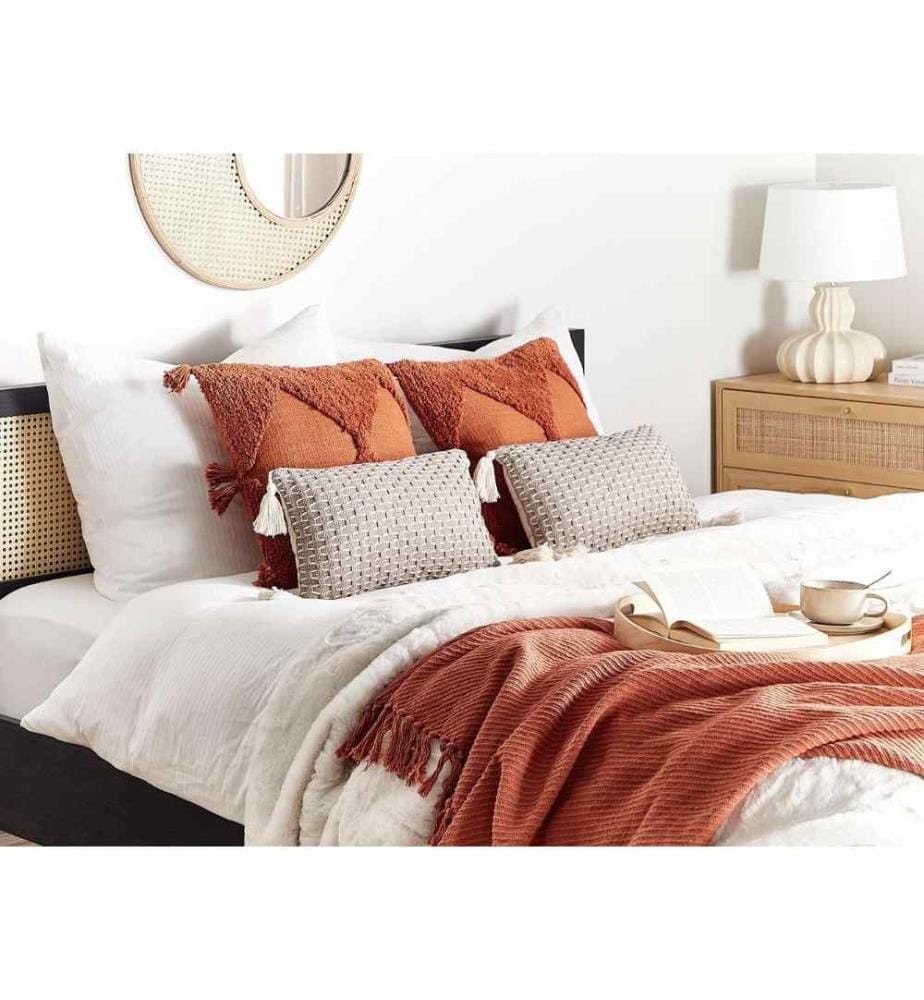 Lot de 2 Coussins Taupe en Polyester 25 x 45 cm Pompons et Motif Géométrique Housse Amovible avec Rembourrage