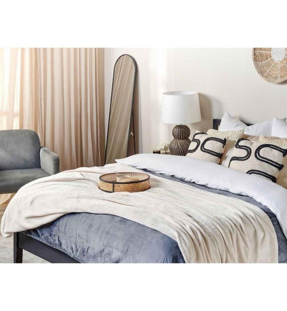 Couvre-Lit Blanc Cassé en Polyester 150 x 200 cm Incroyablement Doux Durable Facile à Entretenir Parfait pour le Lit ou Canapé
