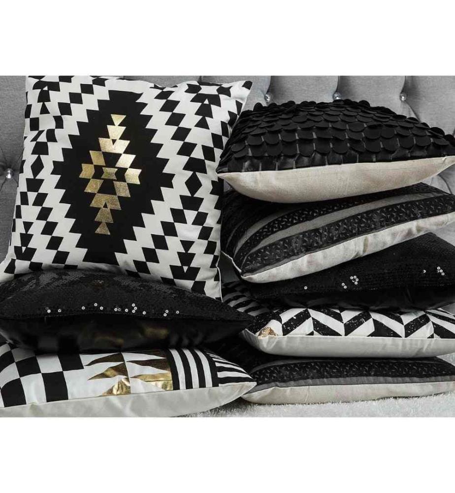 Lot de 2 Coussins Décoratifs Noirs 45 x 45 cm en Simili-cuir en Forme d'Ecailles pour Chambre ou Salon au Style Moderne Glamour ou Rétro