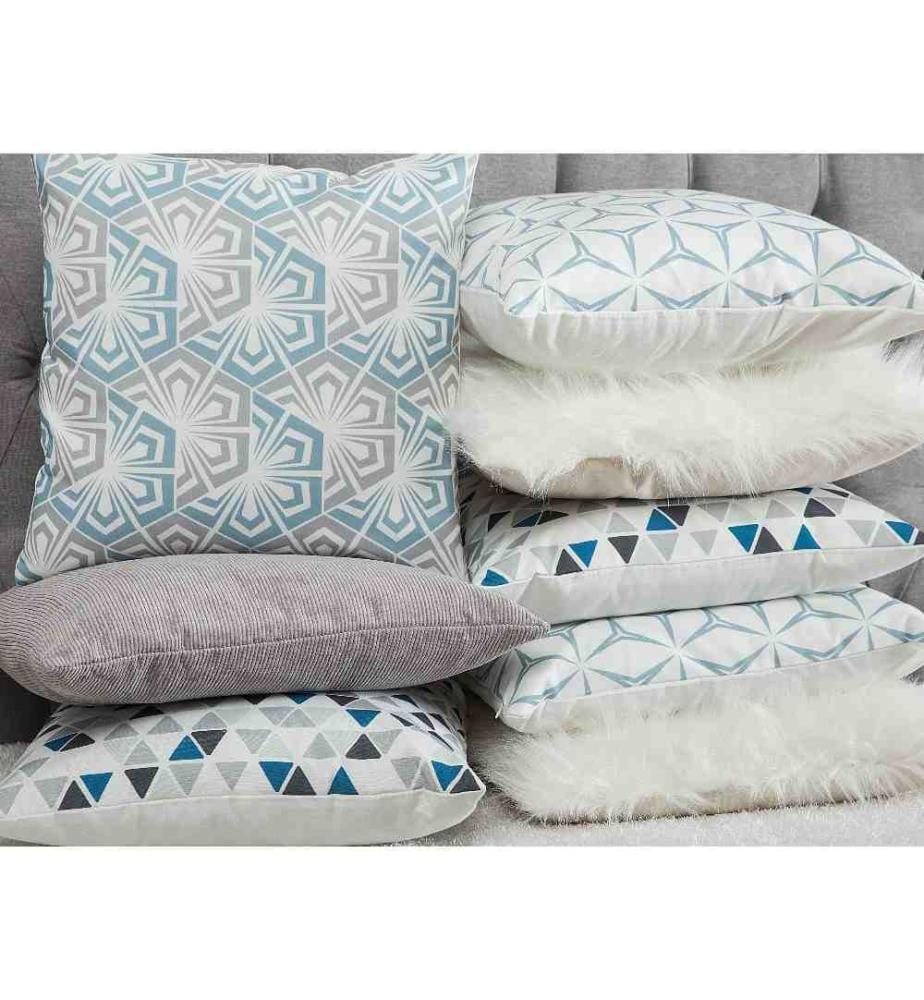 2 Coussins Décoratifs 45 x 45 cm en Tissu Blanc avec Motif Triangulaire Gris et Bleu pour Inérieurs au Décor Moderne ou Scandinave