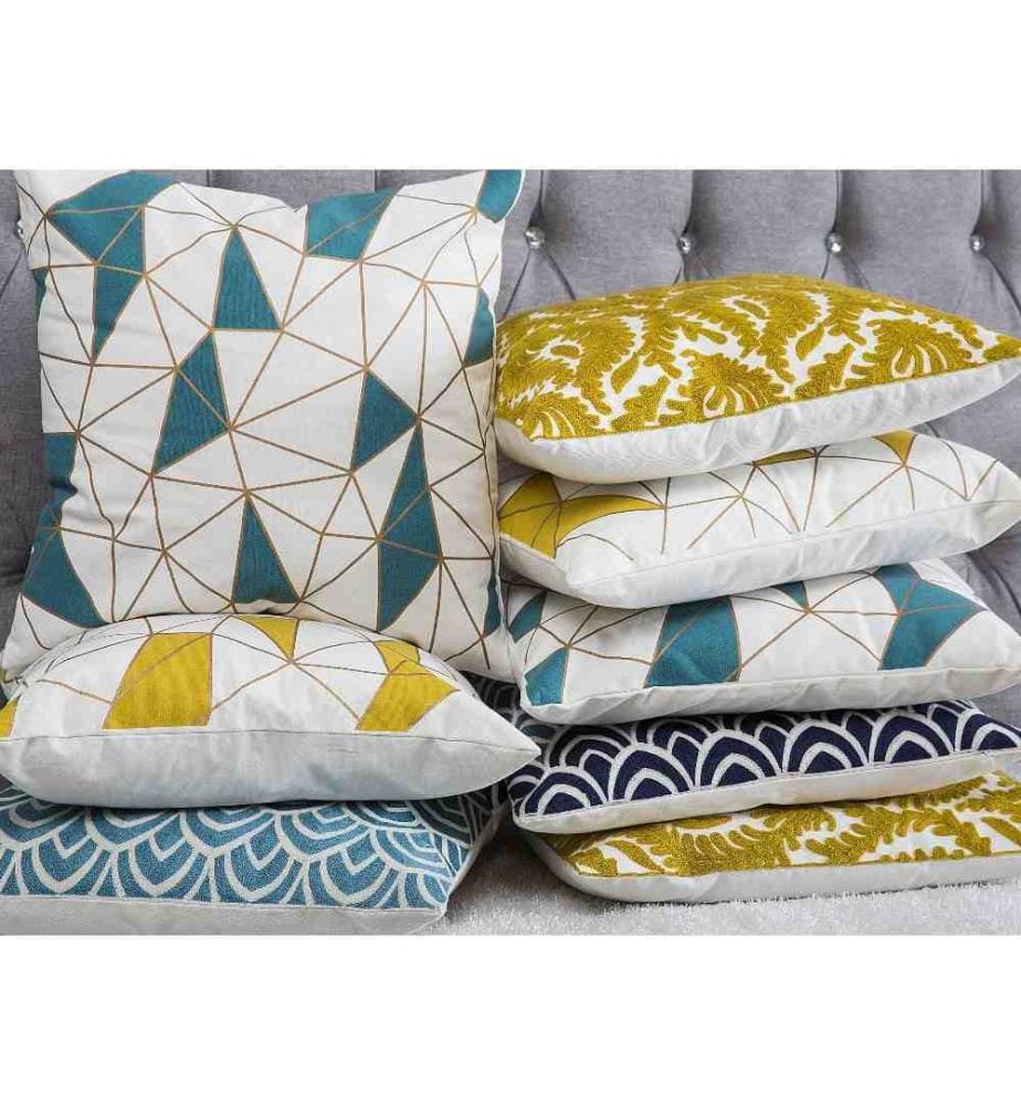 Lot de 2 Coussins à Motif Géométrique 45 x 45 cm en Coton avec Triangles Jaune et Dorés pour Style Moderne Glamour ou Scandinave