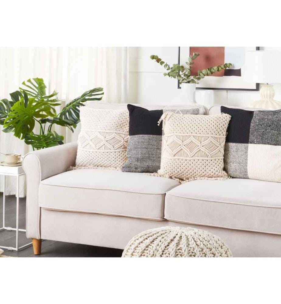 Lot de 2 Coussins Décoratifs Beiges 45 x 40 cm en Coton Macramé avec Franges Accessoire Idéal pour Intérieurs au Style Scandinave ou Boho