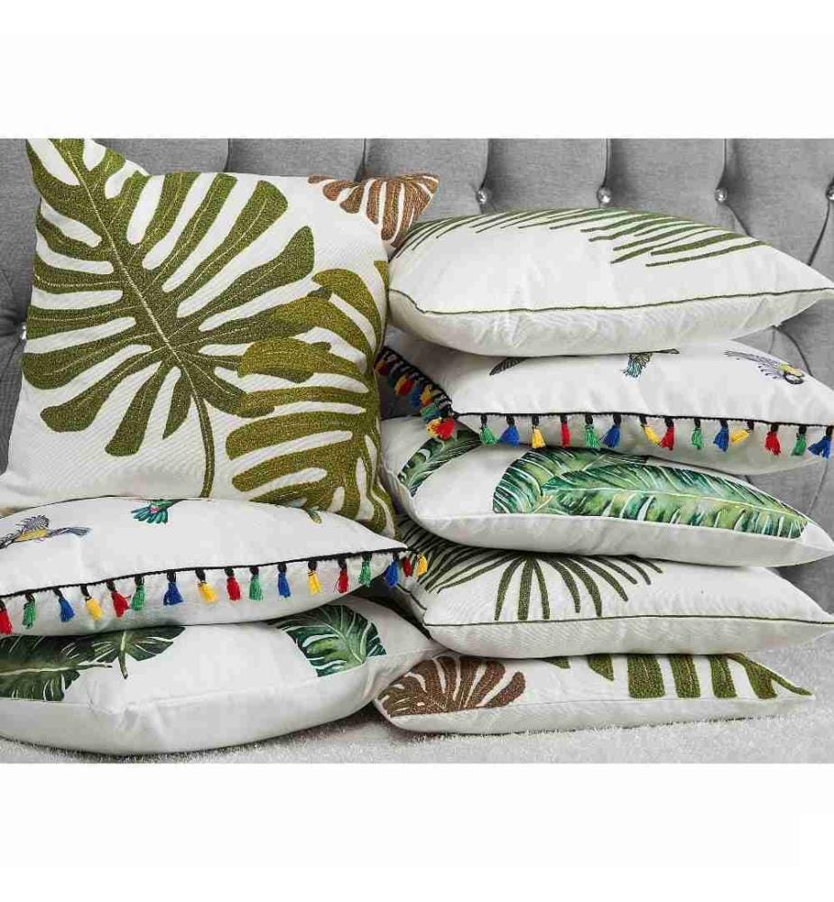 2 Coussins Décoratifs 45 x 45 cm en Tissu avec Motif Oiseaux et Pompons Multicolores pour Intérieurs Modernes Boho Bohème et Jungle Urbaine