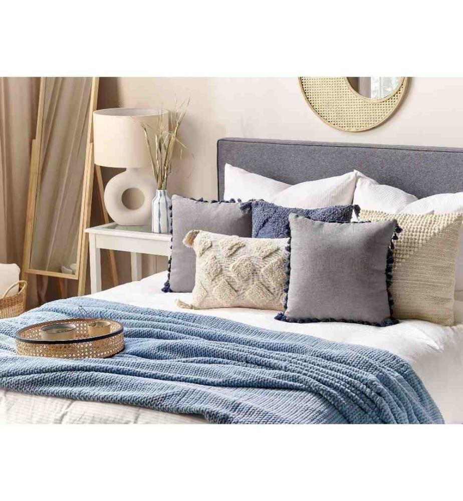 Lot de 2 Coussins Gris 45 x 45 cm Pompons Décoratifs Housse Amovibles Fermeture Éclair Style Traditionnel Basique et Intemporel