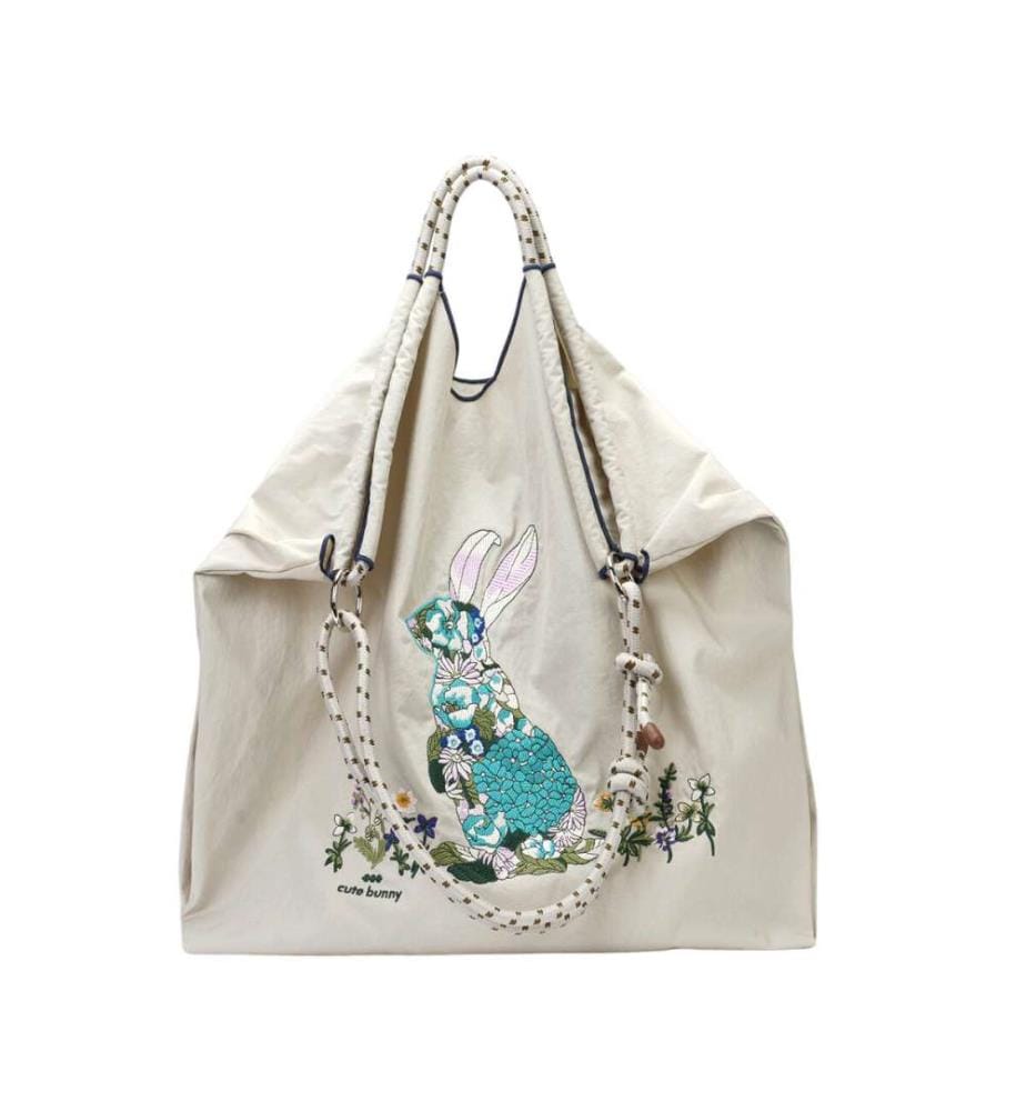 Sac fourre-tout en nylon recyclé avec broderie florale représentant un lapin et anse en corde tressée - Ivoire