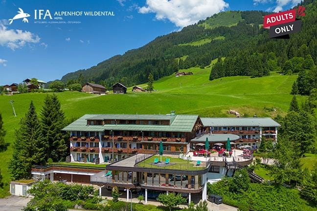 3 nuits en chambre double Standard côté vallée avec balcon, vue sur les montagnes et demi-pension pour 2 personnes