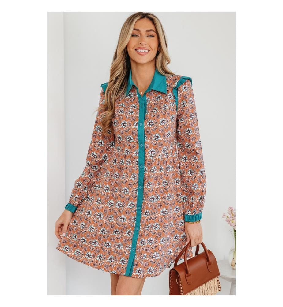 Robe courte chemise orange bohème à col contrastant et imprimé floral.