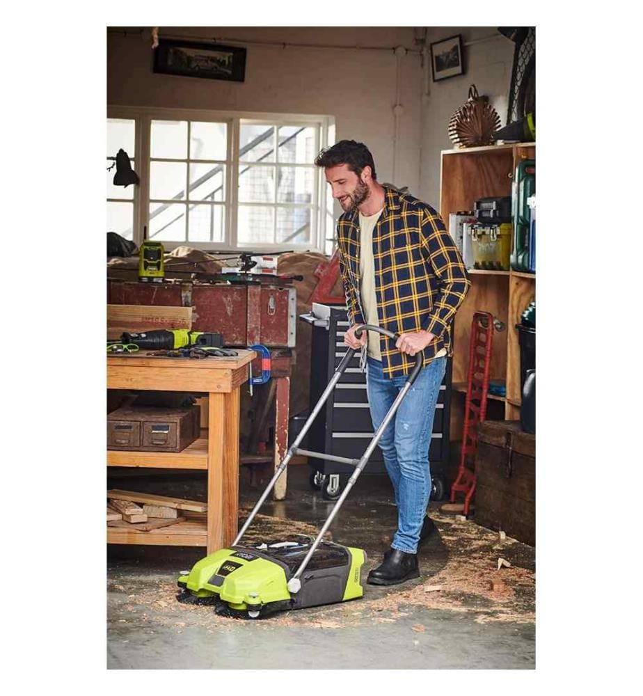 RYOBI RYOBI - Motorised Sweeper 18V ONE & - Clea… |