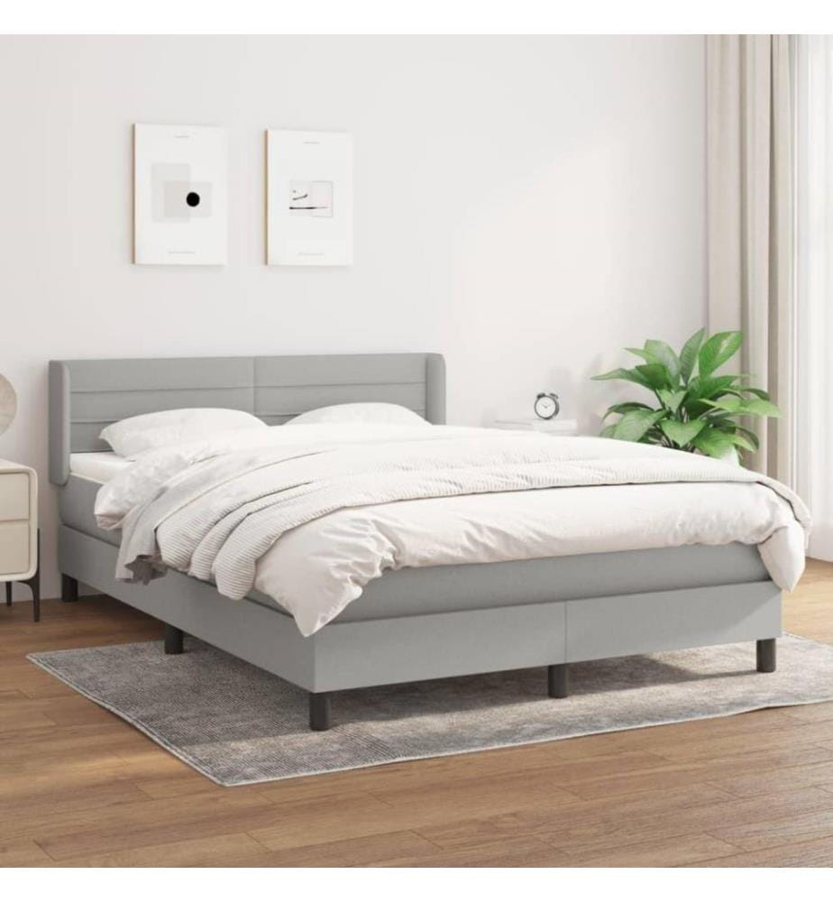 Boxspringbett mit Matratze Hellgrau 140x200 cm Stoff