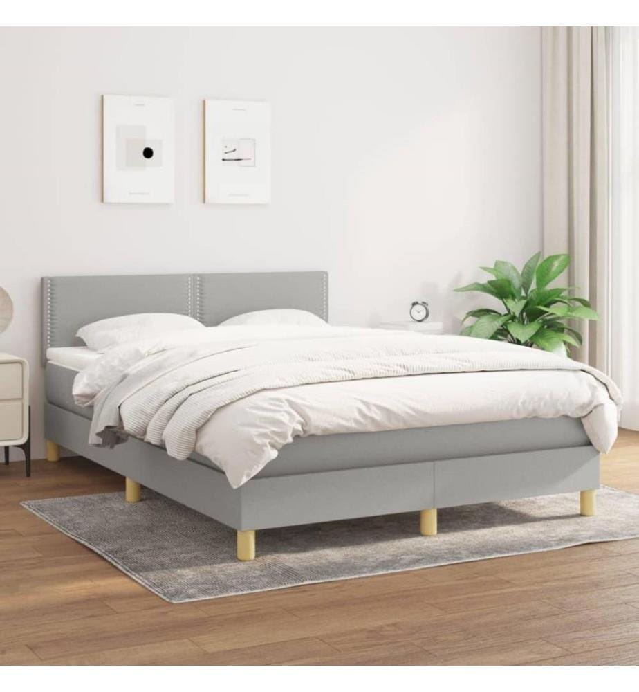 Boxspringbett mit Matratze Hellgrau 140x200 cm Stoff