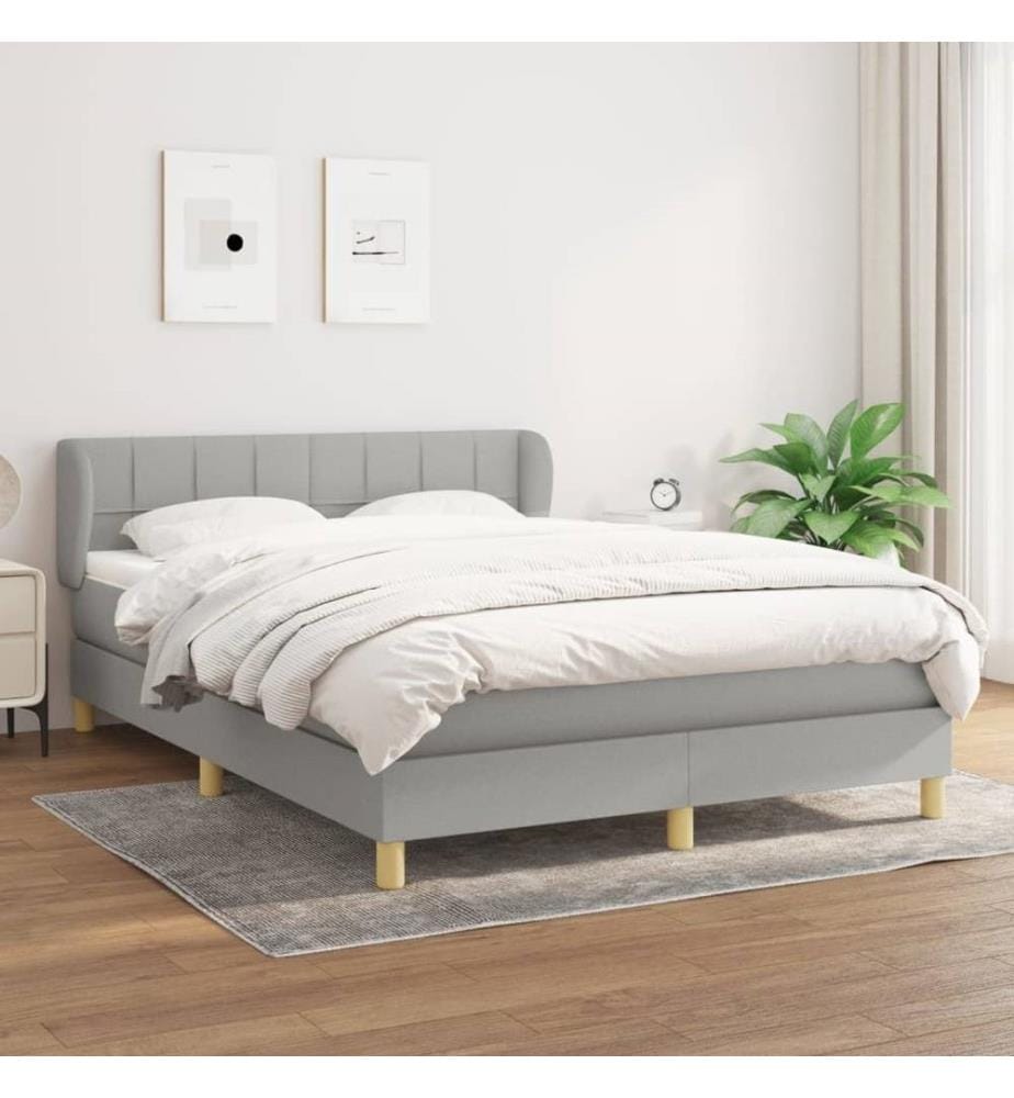 Boxspringbett mit Matratze Hellgrau 140x190 cm Stoff