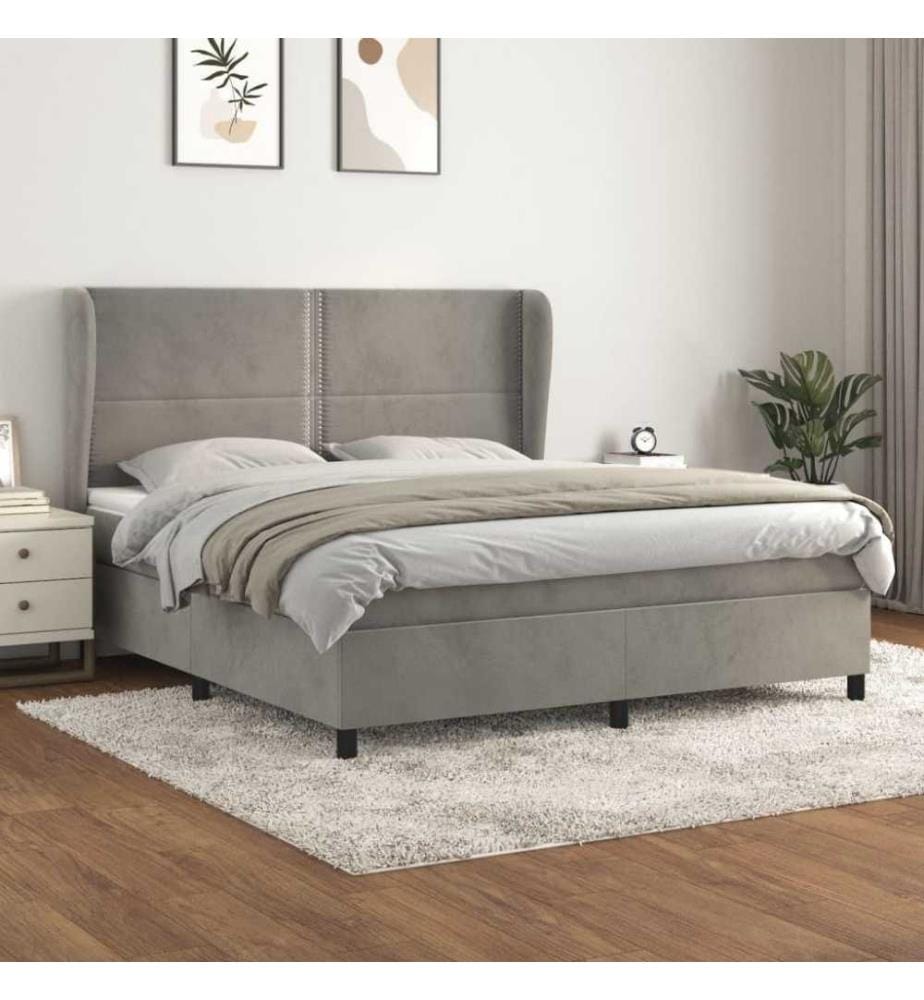 Boxspringbett mit Matratze Hellgrau 180x200 cm Samt