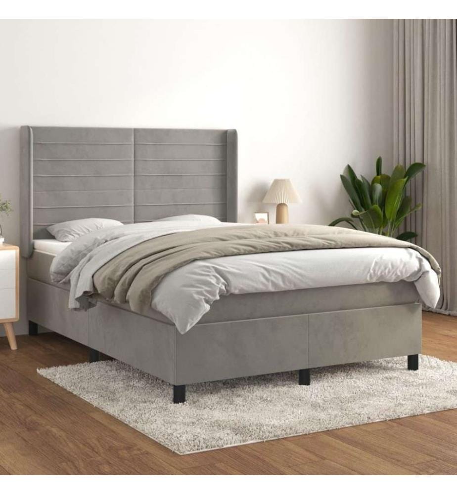 Boxspringbett mit Matratze Hellgrau 140x200 cm Samt
