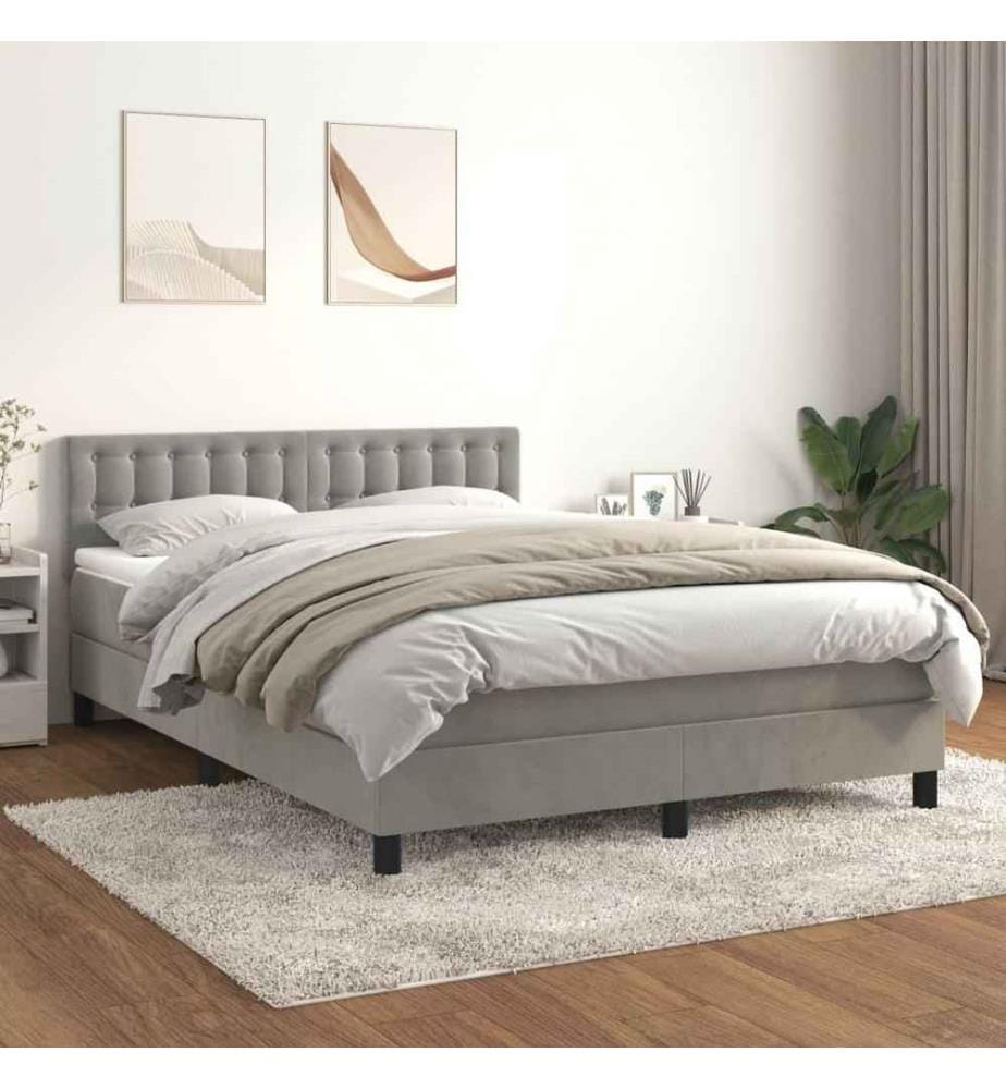 Boxspringbett mit Matratze Hellgrau 140x200 cm Samt
