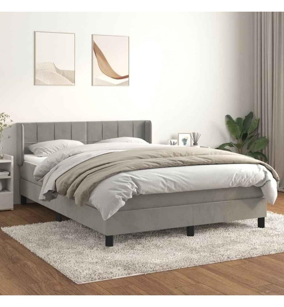 Boxspringbett mit Matratze Hellgrau 140x190 cm Samt