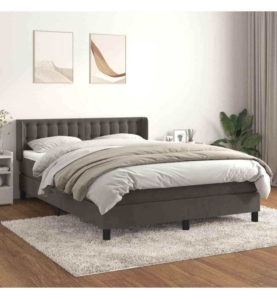Boxspringbett mit Matratze Dunkelgrau 140x200 cm Samt