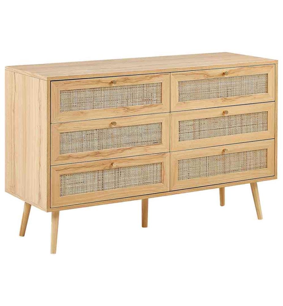Commode en rotin marron clair avec 6 tiroirs dans le style boho salon chambre à coucher