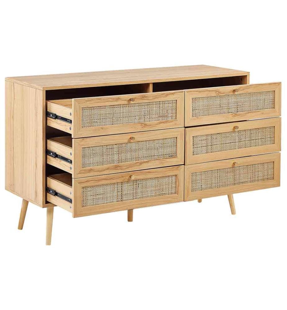 Commode en rotin marron clair avec 6 tiroirs dans le style boho salon chambre à coucher