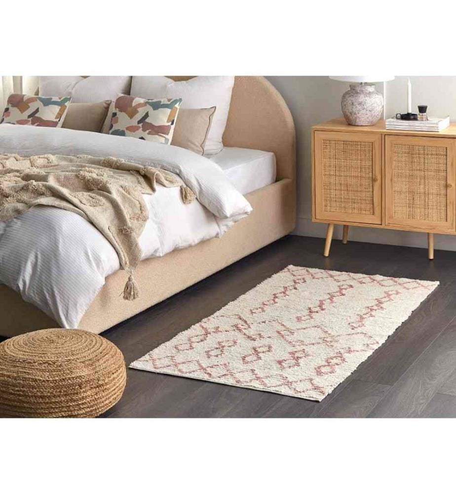 Teppich Beige und Rosa Baumwolle Rechteckig 80 x 150 cm Geometrisches Muster Handgetuftet Boho Kurzhaar Fussbodenheizung Geeignet Läufer