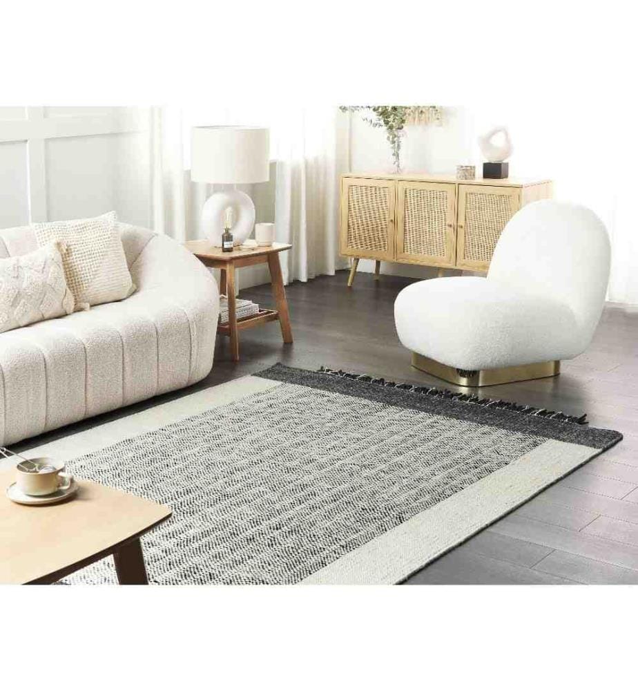 Teppich Schwarz / Cremeweiss Wolle 140 x 200 cm Rechteckig Handgewebt Streifenmuster Kurzflor mit Fransen Boho Wohnzimmer Schlafzimmer Esszimmer