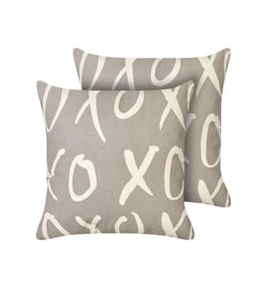 Dekokissen 2er Set Grau aus Baumwolle 45 x 45 cm Quadratisch mit XO Muster Schriftzug Modern Deko für Sofa Sessel Bett Wohnzimmer Schlafzimmer