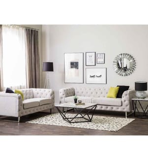 Ensemble de 2 Canapés Style Chesterfield Capitonnés en Tissu Beige avec Pieds en Acier Inox Top Tendance pour Salon Chic et Glamour