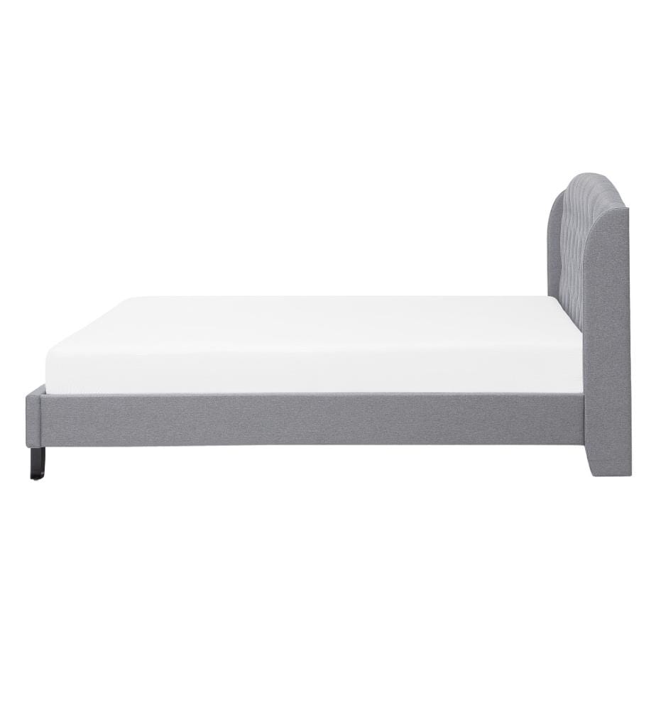 Lit Double en Tissu Gris Clair 140 x 200 cm Haute Tête de Lit Chesterfield avec Touche Glamour pour Chambre au Style Moderne ou Classique